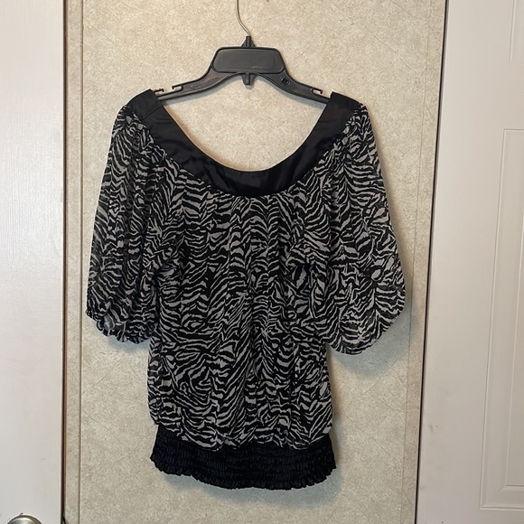 Mad Knits Brand top - Size Medium - Picture 2 of 2